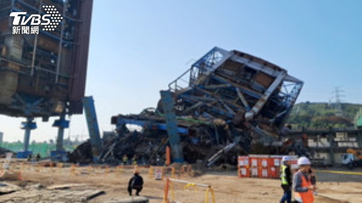 南韓蔚山電廠倒塌後11日中午爆破拆除 (圖/達志影像路透社)