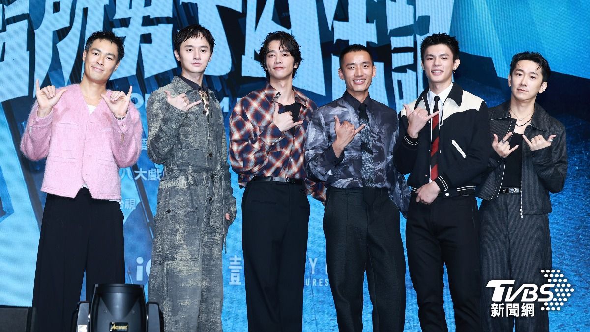 楊祐寧(左起)、張軒睿、劉以豪、陳澤耀、邱以太、施名帥出席《監所男子囚生記》開播記者會。(圖/趙世平攝)