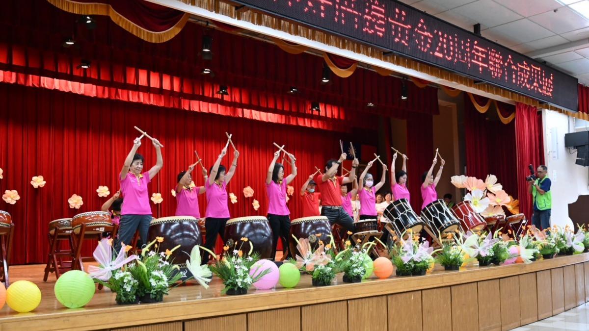 鼓隊表演展現樂齡活力。（圖／仁親協會提供）