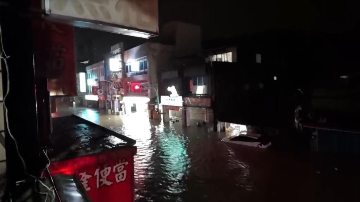 宜蘭多處地區傳出淹水災情。(圖/TVBS)