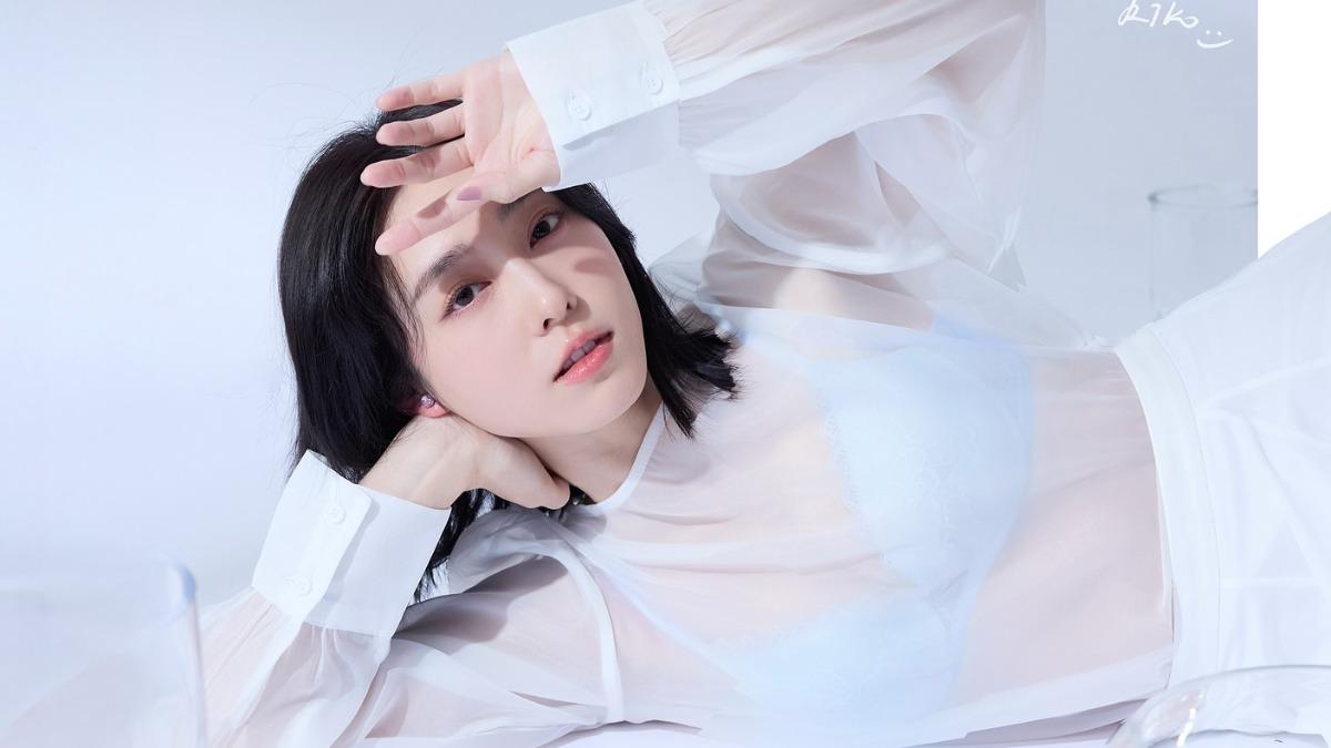 席惟倫是內衣品牌大使,更傳替王子介紹工作。(圖/翻攝自席惟倫臉書)