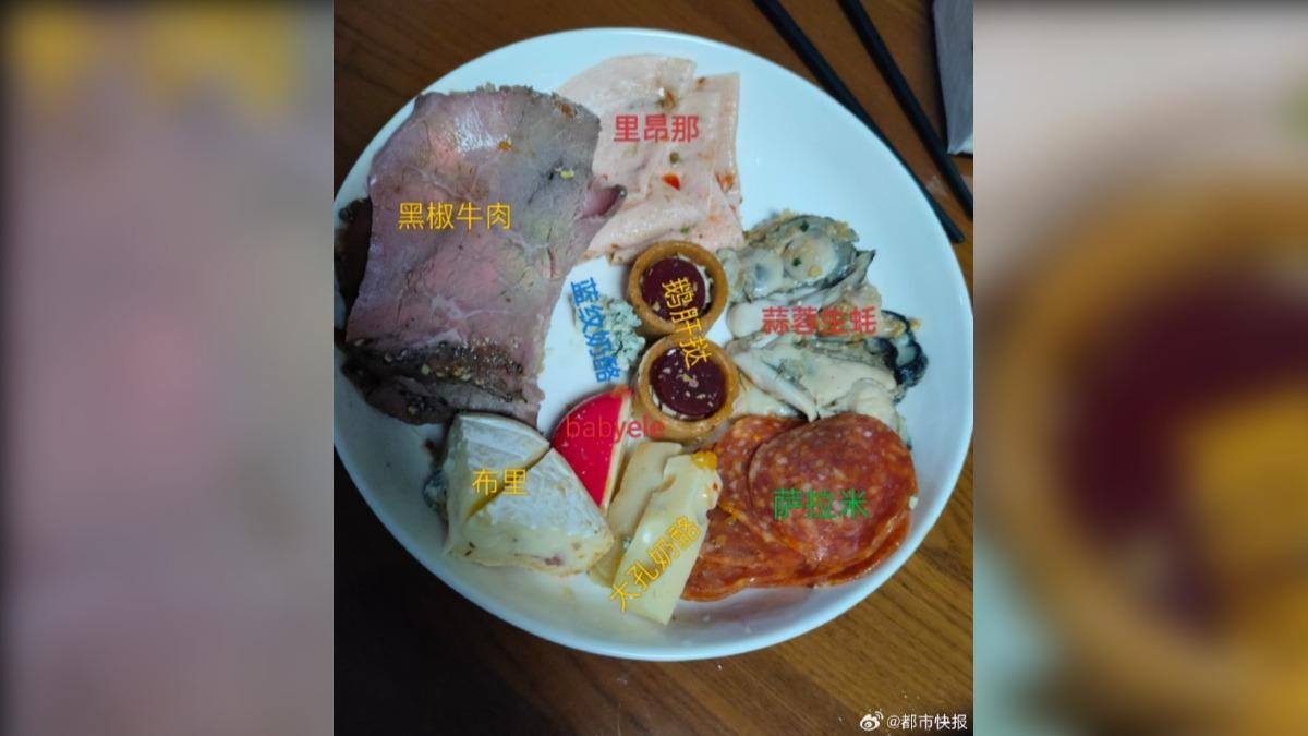 剩菜盲盒有許多高級料理。（圖／翻攝自微博 都市快報）