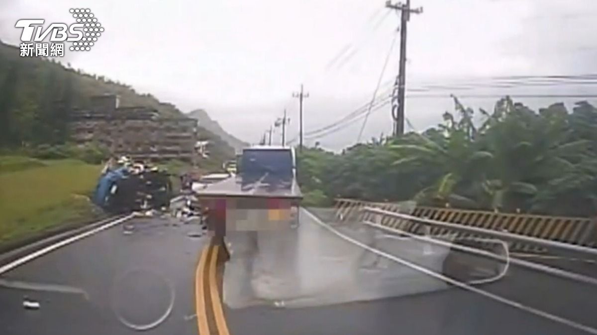 快訊/台11線嚴重車禍「3車碰撞」奪命 56歲男受困慘死