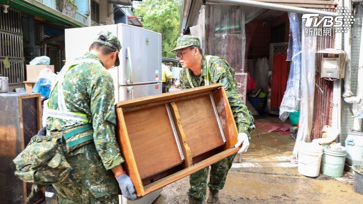 蘭指部至蘇澳災區實施清運。（圖／國防部提供）