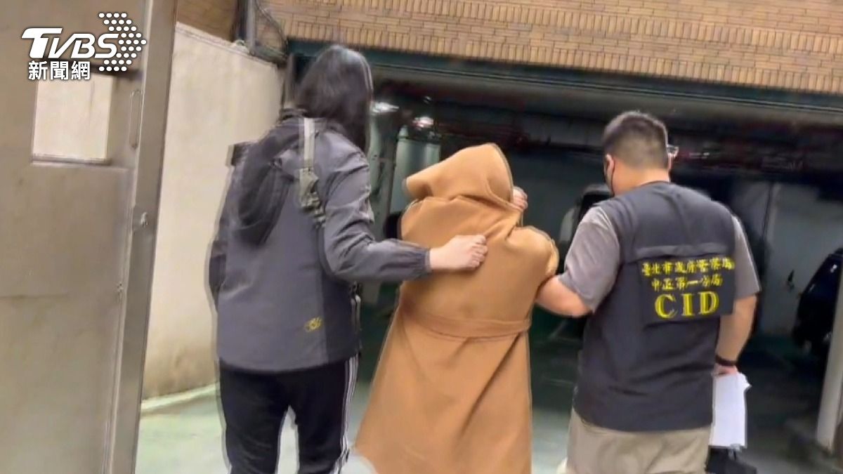 檢方於12日晚間複訊後,向法院聲請羈押禁見蔡姓女負責人。(圖/TVBS)
