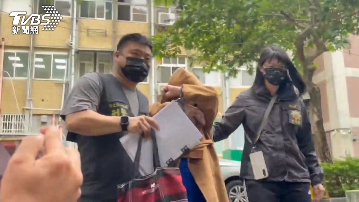 蔡姓女負責人利用可掌控的9間公司帳戶,在4月到8月間不斷協助詐騙集團洗錢。(圖/TVBS)