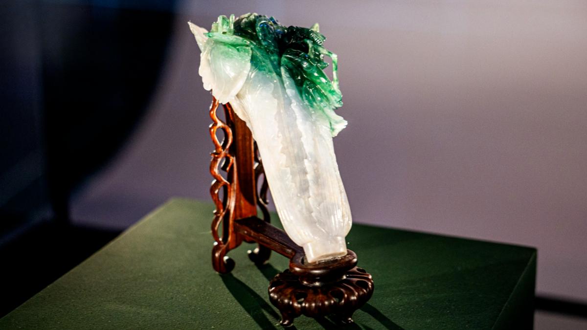 〈翠玉白菜〉於捷克國家博物館展出。(圖/擷取自捷克國家博物館)