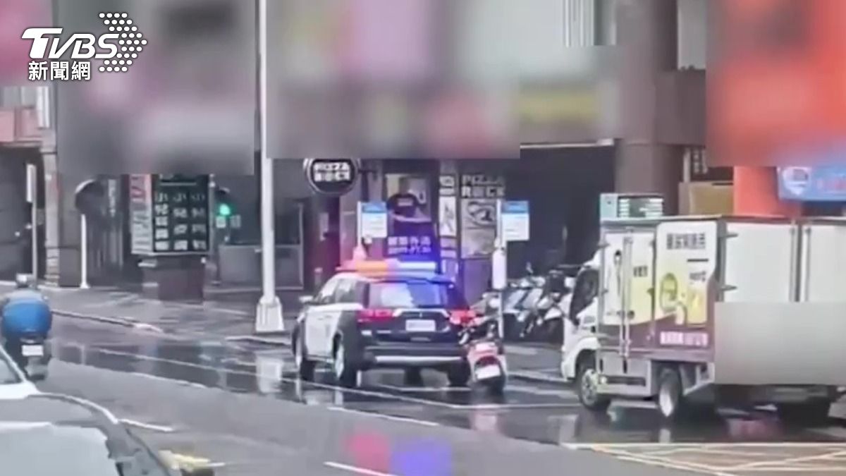 警方獲報趕赴現場。（圖／TVBS）