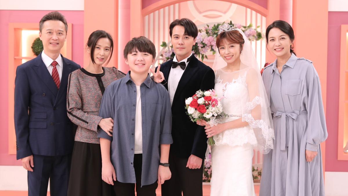 《好運來》劇情升溫,王瞳(左二)、黃文星(左三)結婚卻出事。(圖/民視提供)
