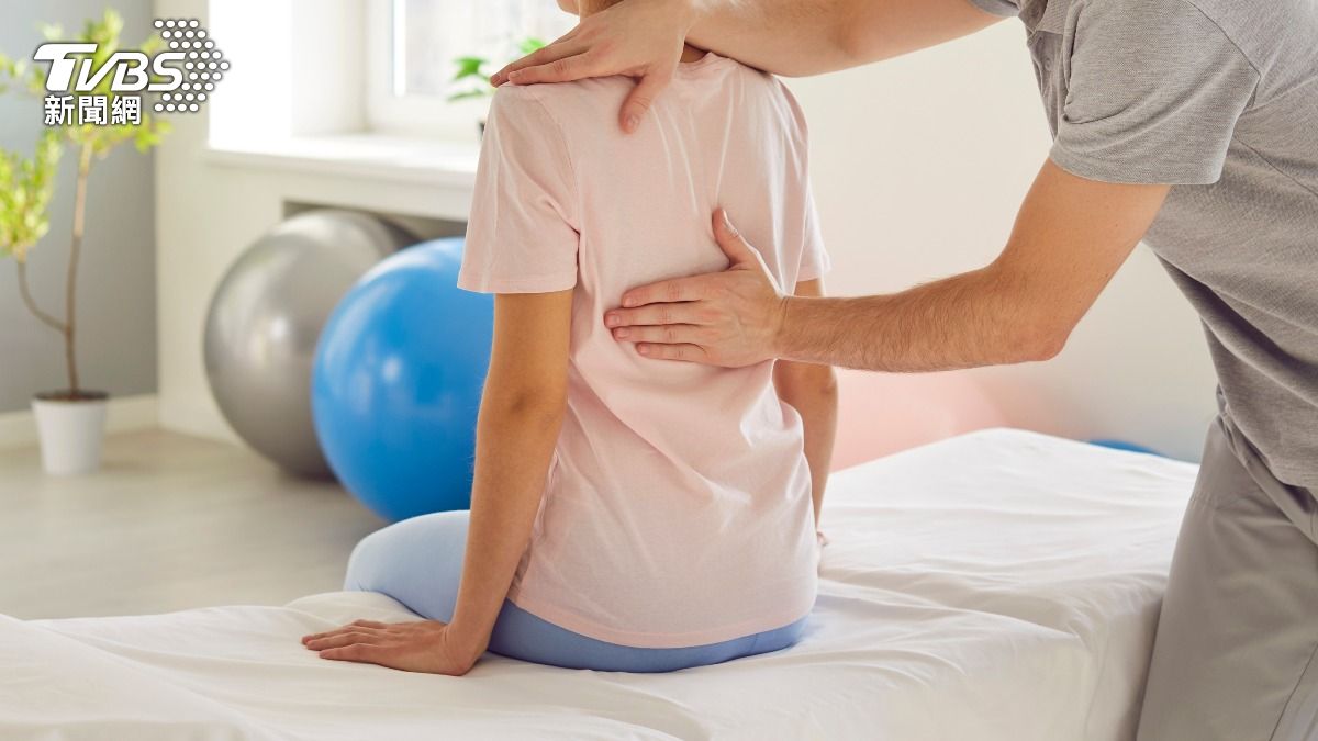 男性物理治療師辯稱「這可以說是1項學術研究」。（示意圖／達志影像shutterstock）