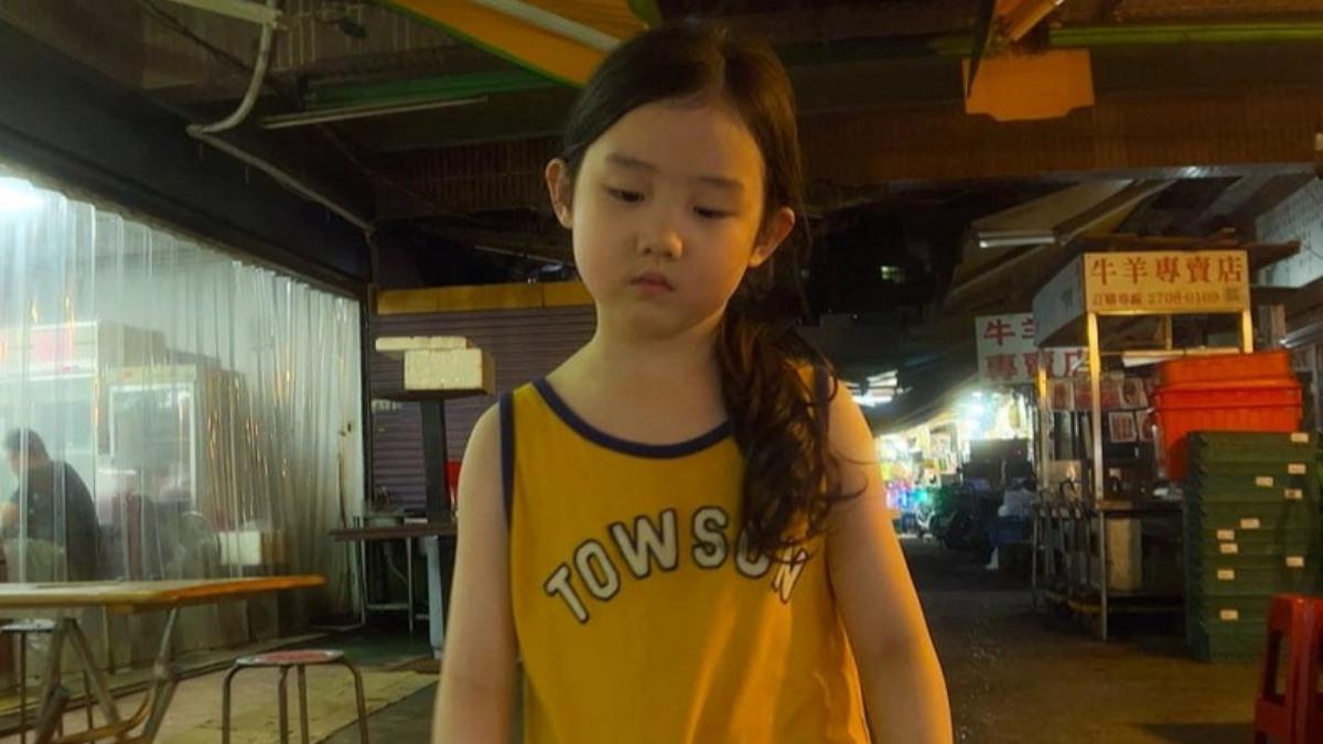 童星葉子綺在《左撇子女孩》中演技自然可愛。(圖/光年映畫提供)