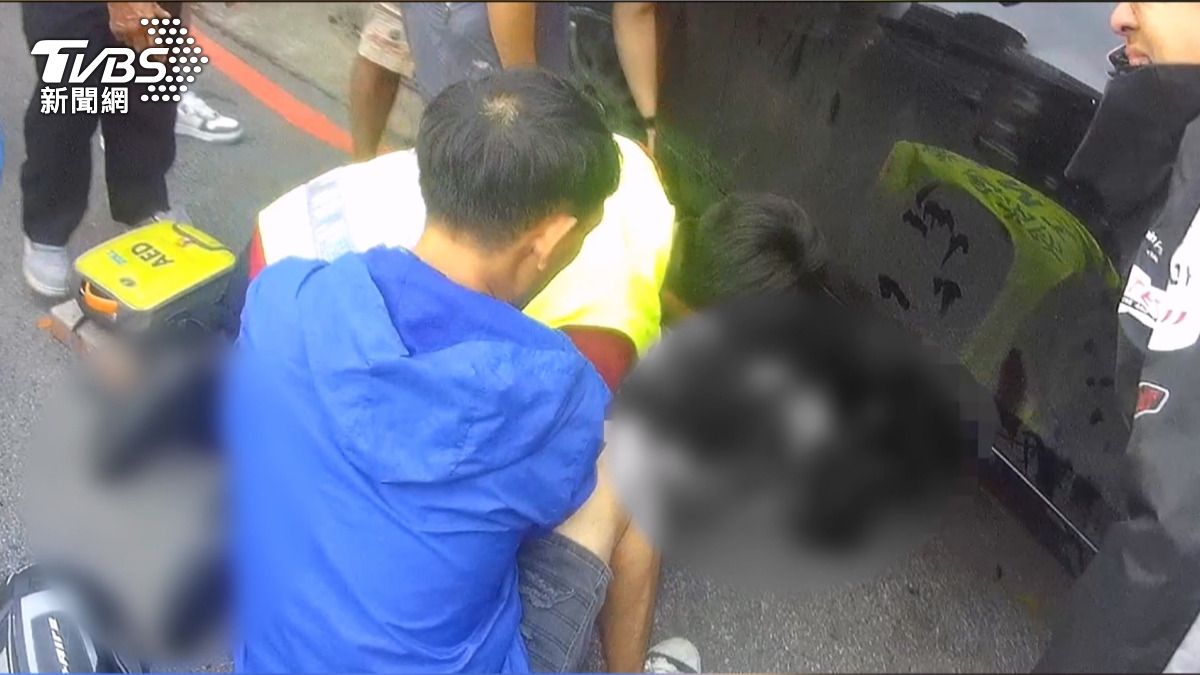 23歲男生日遇劫 賓士轉彎攔腰撞亡。(圖/消防隊提供)