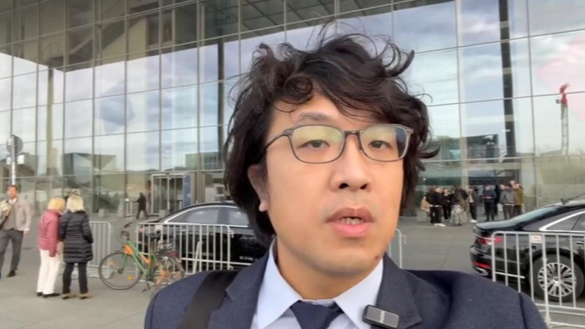 前陣子立委沈伯洋同樣遭到中共立案調查,不過12日他抵達德國參加聽證會。(圖/沈伯洋提供)