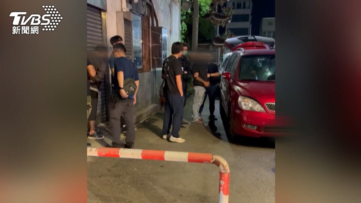 台南學甲區巷弄內發生警匪追逐，目擊民眾表示：在鄉下地方相當罕見。（圖／TVBS）