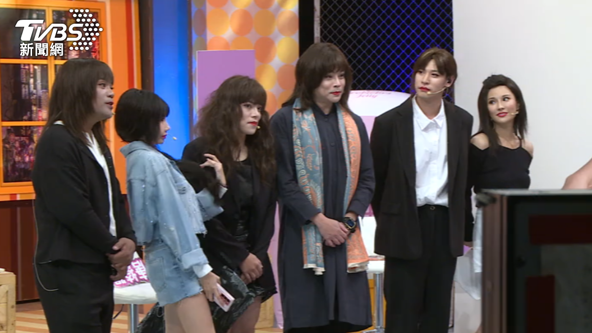一眾男星女星打扮成唐綺陽的模樣,模仿她的說話方式。(圖/TVBS)