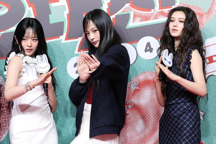 Hanni（左起）、Minji、Danielle都未經討論就宣布要回公司，讓ADOR傻眼。（圖／news1提供）