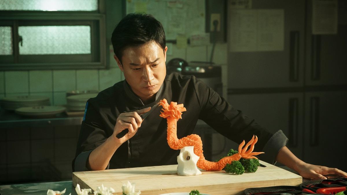 趙宇鎮積極勤練廚藝，甚至在餐廳休息時跑去練習。（圖／采昌國際多媒體提供）
