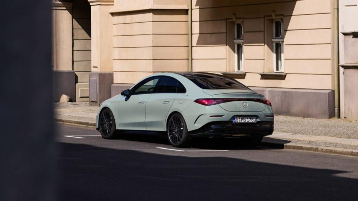 賓士新推出的Hightech Hybrid，定位介於mild hybrid與full hybrid之間。（圖／Mercedes-Benz）