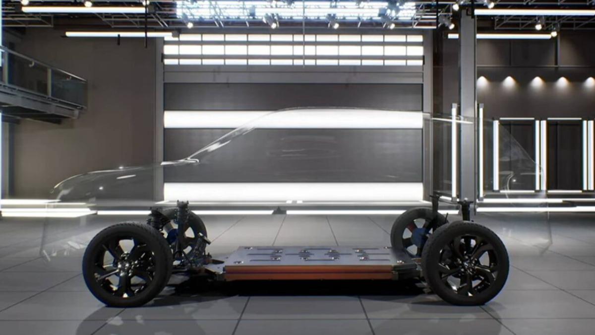 被捕獲的外裝測試車採用CX-80外殼,今年三月Mazda就曾以CX-5外觀展示搭載次世代BEV技術。(圖/Mazda)