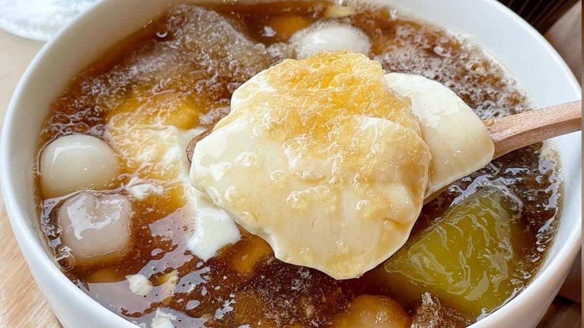豆花、嫩仙草、黑糖湯底，以及黑糖冰沙都是可以免費續加的，最低只要60元就能吃到飽。（圖／阿華田的美食日記提供）