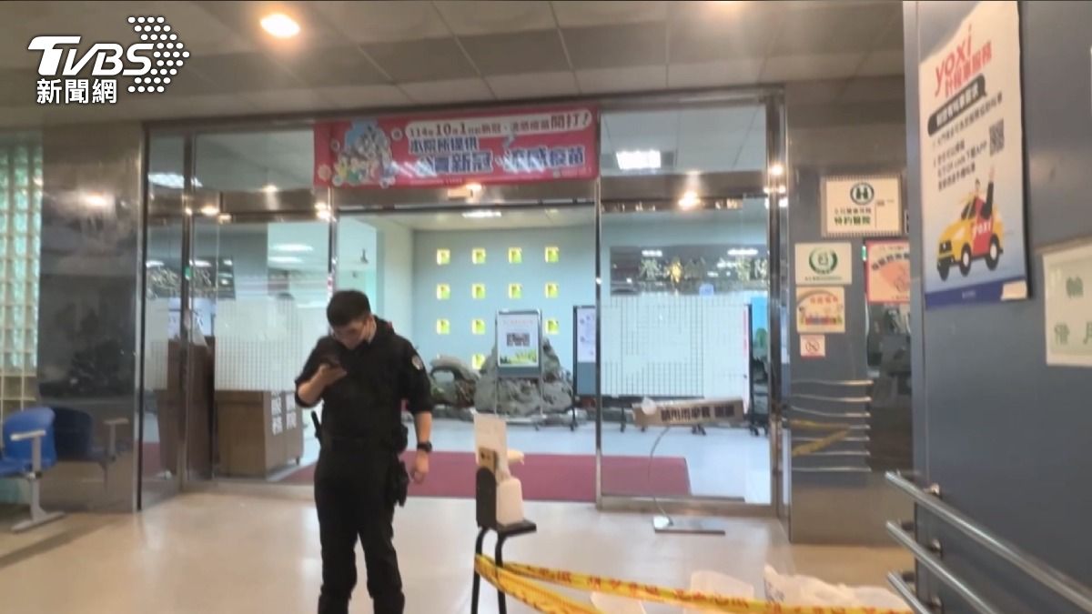 手術不如預期!男「帶鐵鎚赴醫院」,玻璃門瞬間碎裂一地患者嚇壞。(圖/TVBS)