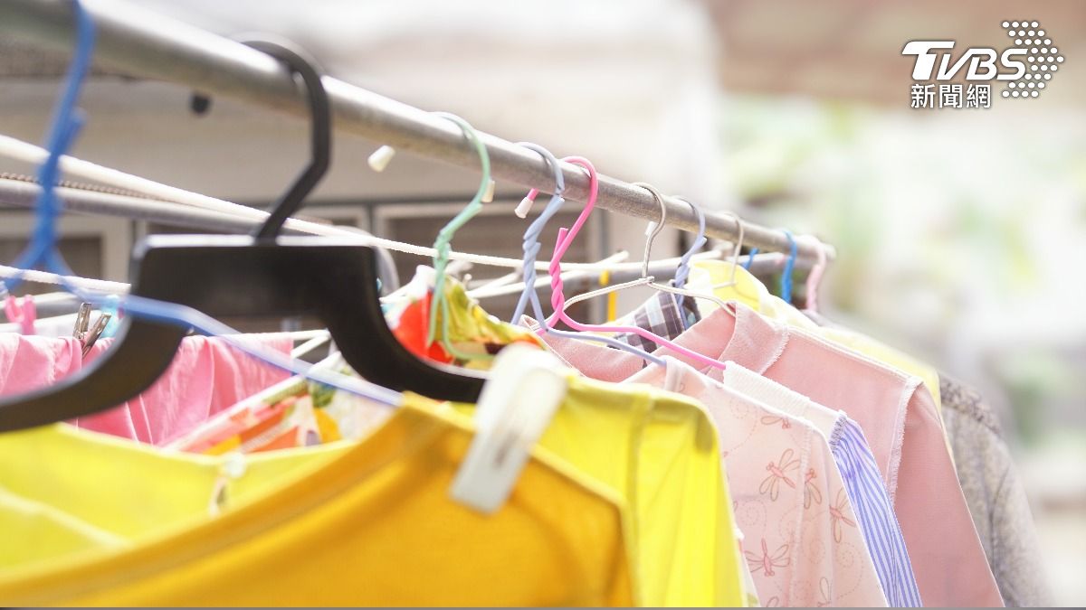 衣服曬不乾有臭味!4招「速乾法」急救 家中沒烘衣機必學