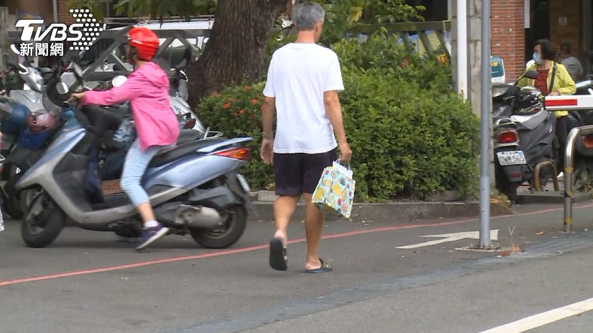 步態不穩恐失智！醫揭大腦退化徵兆　(圖/TVBS)