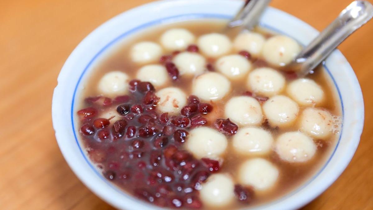 羅東紅豆湯圓是間飄香60年的老店,一年四季不管是夏天或冬天都吃得到。(圖/卡夫卡愛旅行提供)