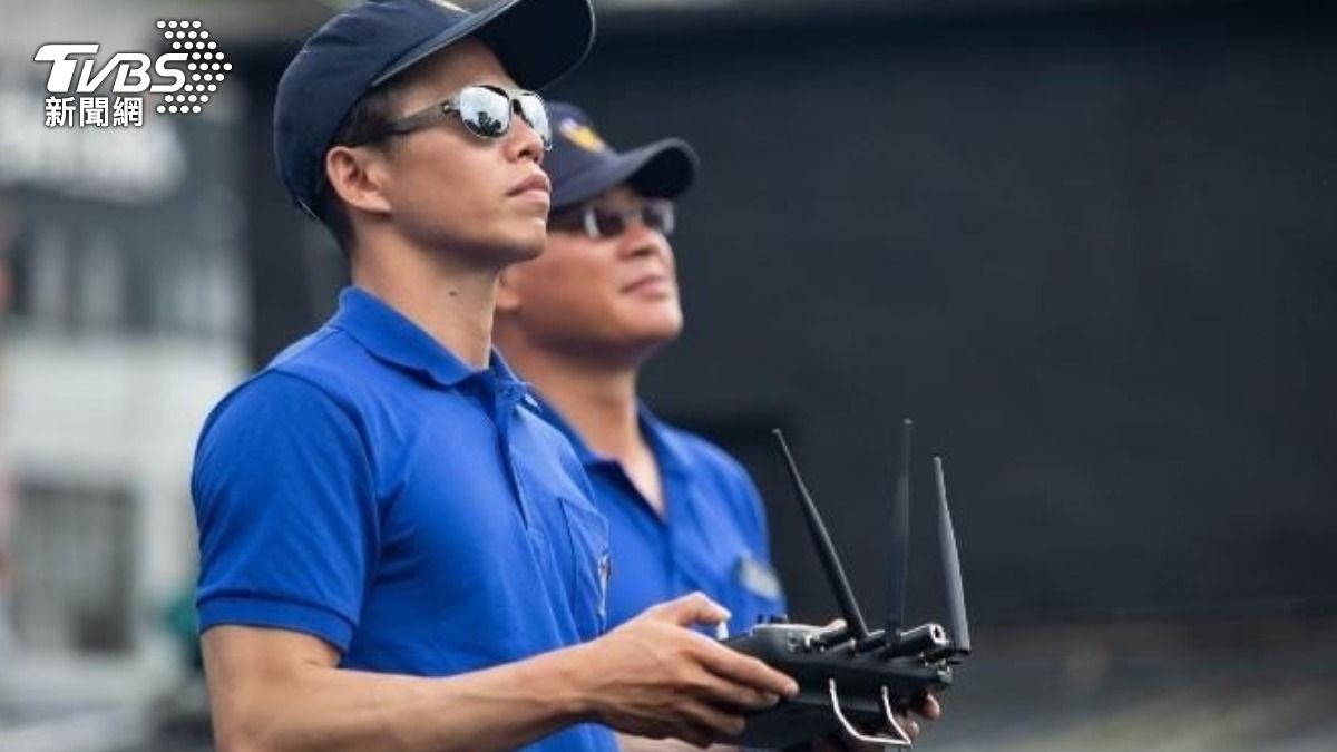 警方出動空拍機監控。(圖/TVBS)