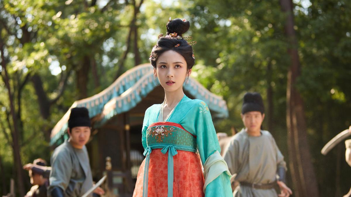 包上恩被大讚成功從甜妹形象轉型。(圖/TVBS)