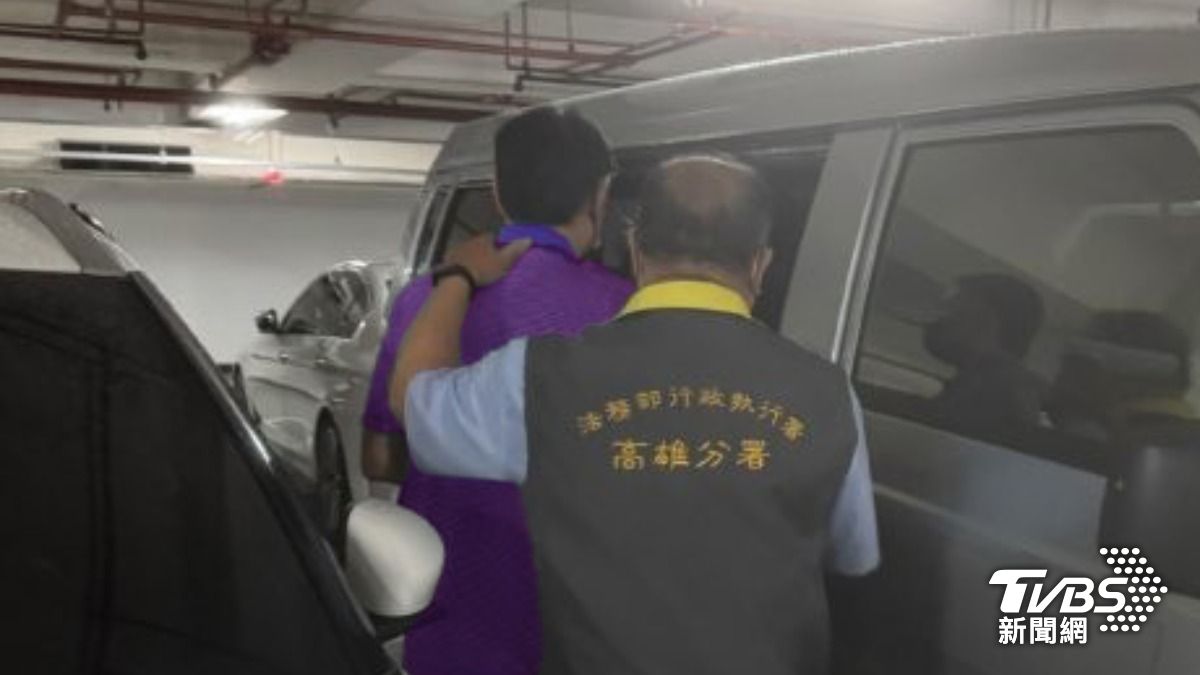 沈男(紫衣)欠稅4千多萬遭管收。(圖/TVBS)