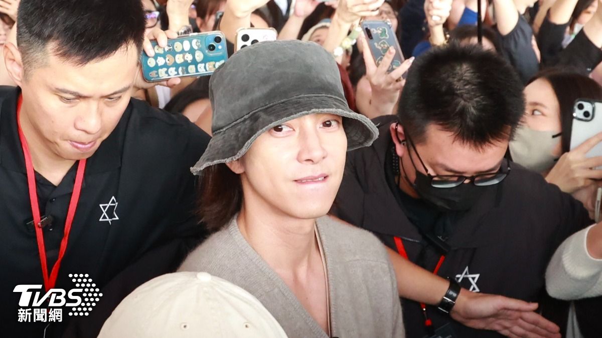 山下智久被推擠時還後出可愛小表情。(圖/黃城碩攝)