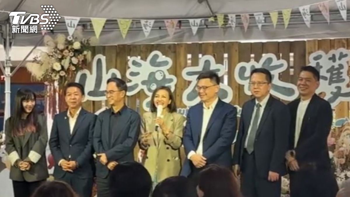 民進黨立委邱議瑩主辦農漁特產活動。(圖/TVBS)