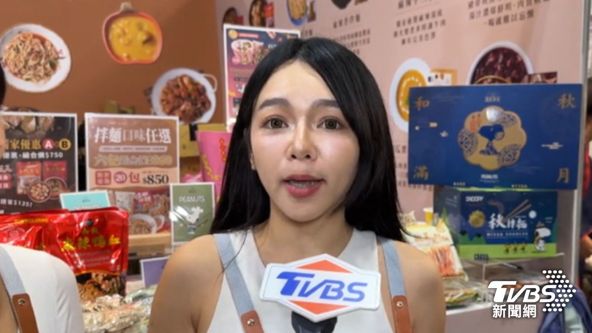 麻辣鴨血豆腐免費試吃,業績增加兩三成。(圖/TVBS)