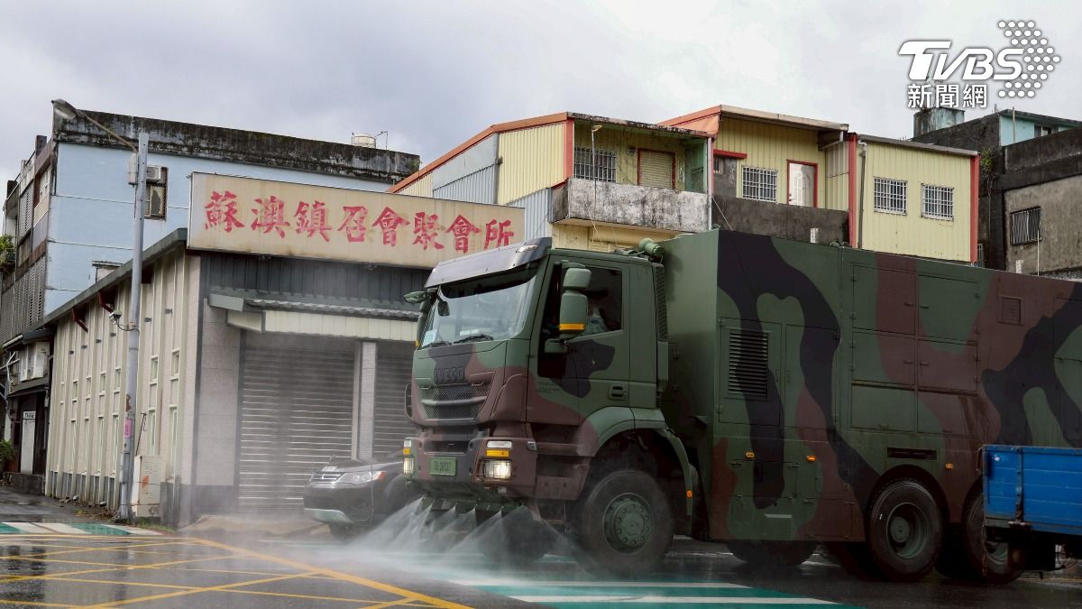 化學兵實施環境消毒。（圖／陸軍提供）