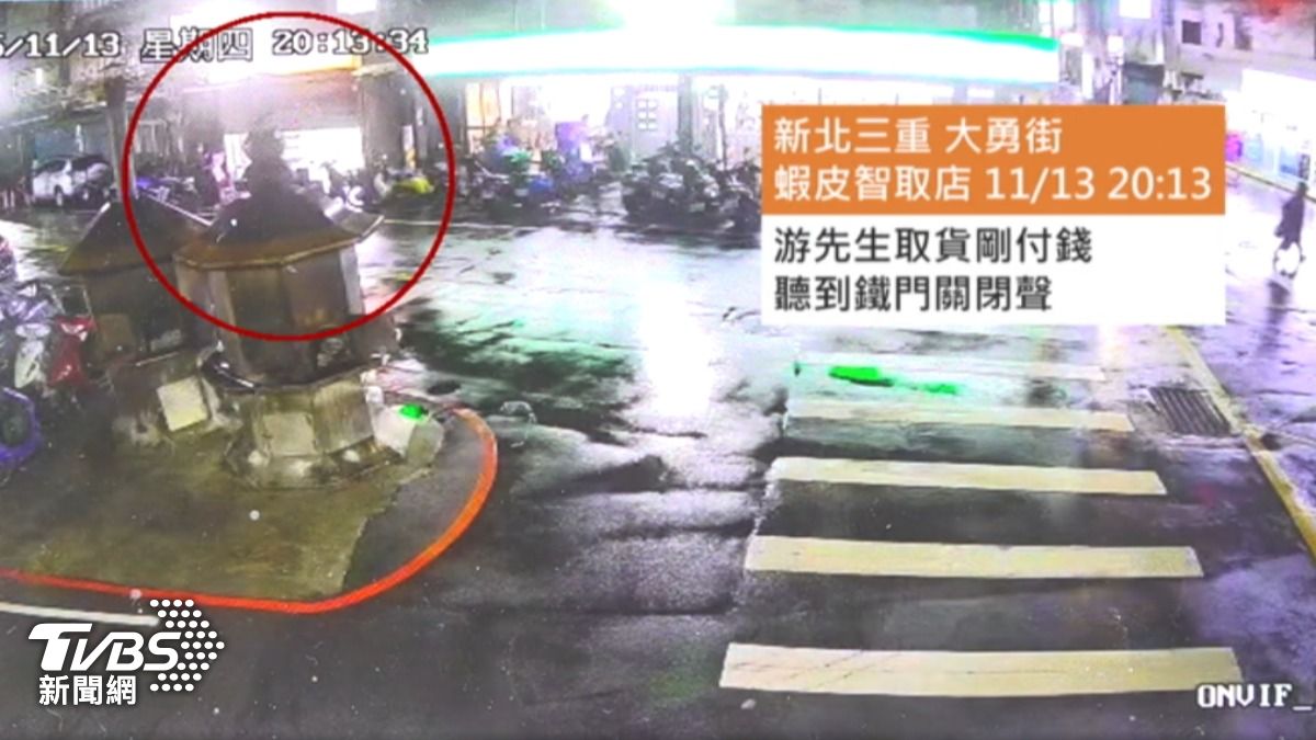 24小時營業的蝦皮智取店鐵門突然關閉。(圖/TVBS)