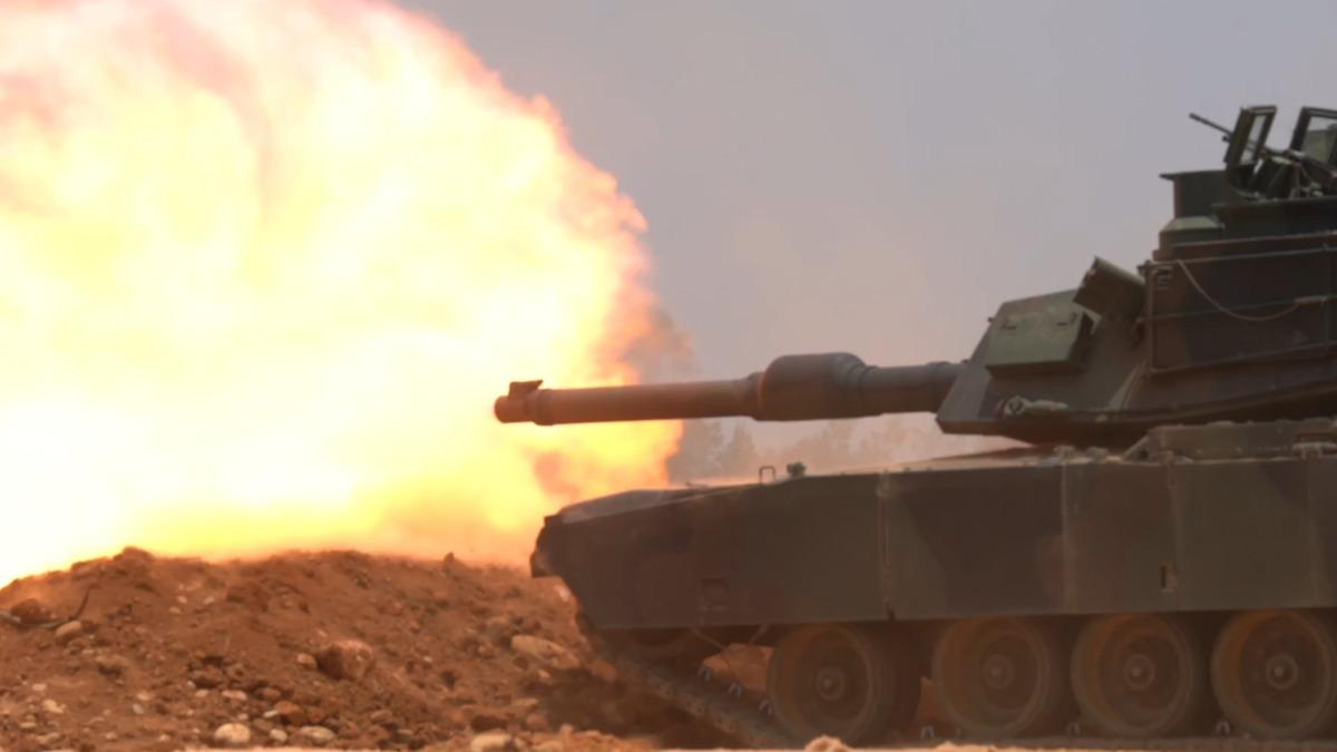 M1A2T戰車雖陸續交付台灣，然而未籌獲BMS戰場管理系統的問題，已反映在實彈操演中。(圖／軍聞社)