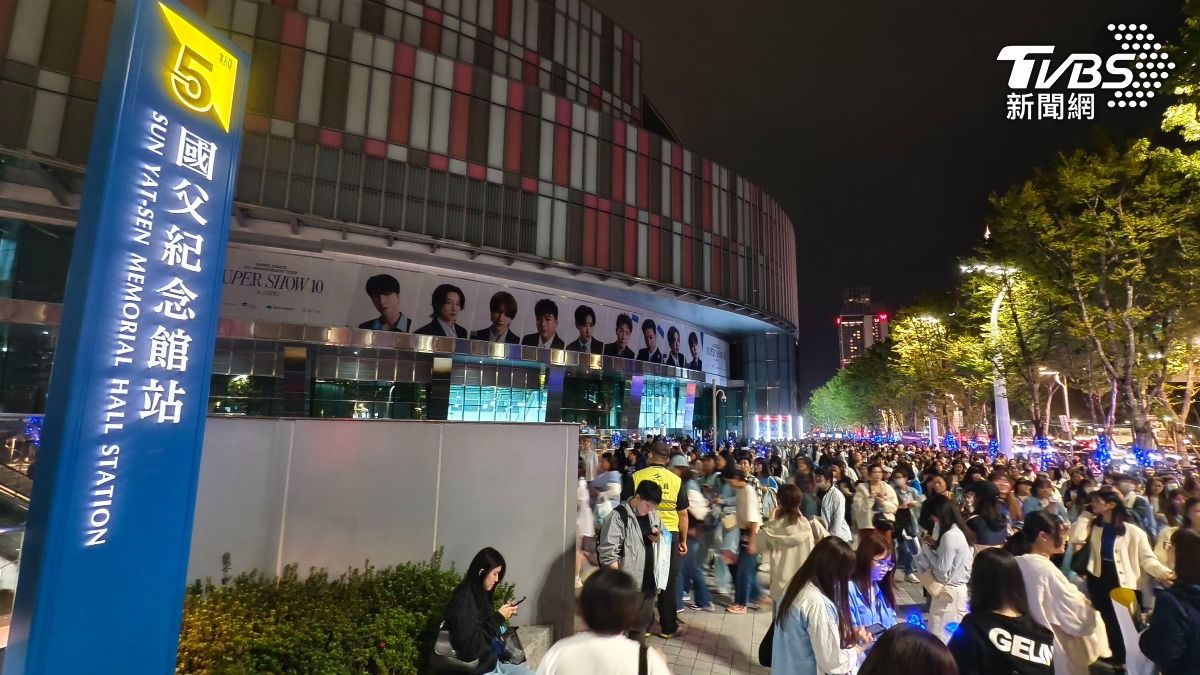SUPER JUNIOR大巨蛋開唱吸3萬粉 散場人潮如跨年