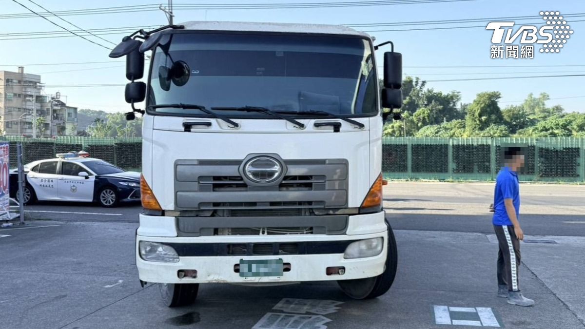 水泥預拌車輾斃行人。(圖/TVBS)
