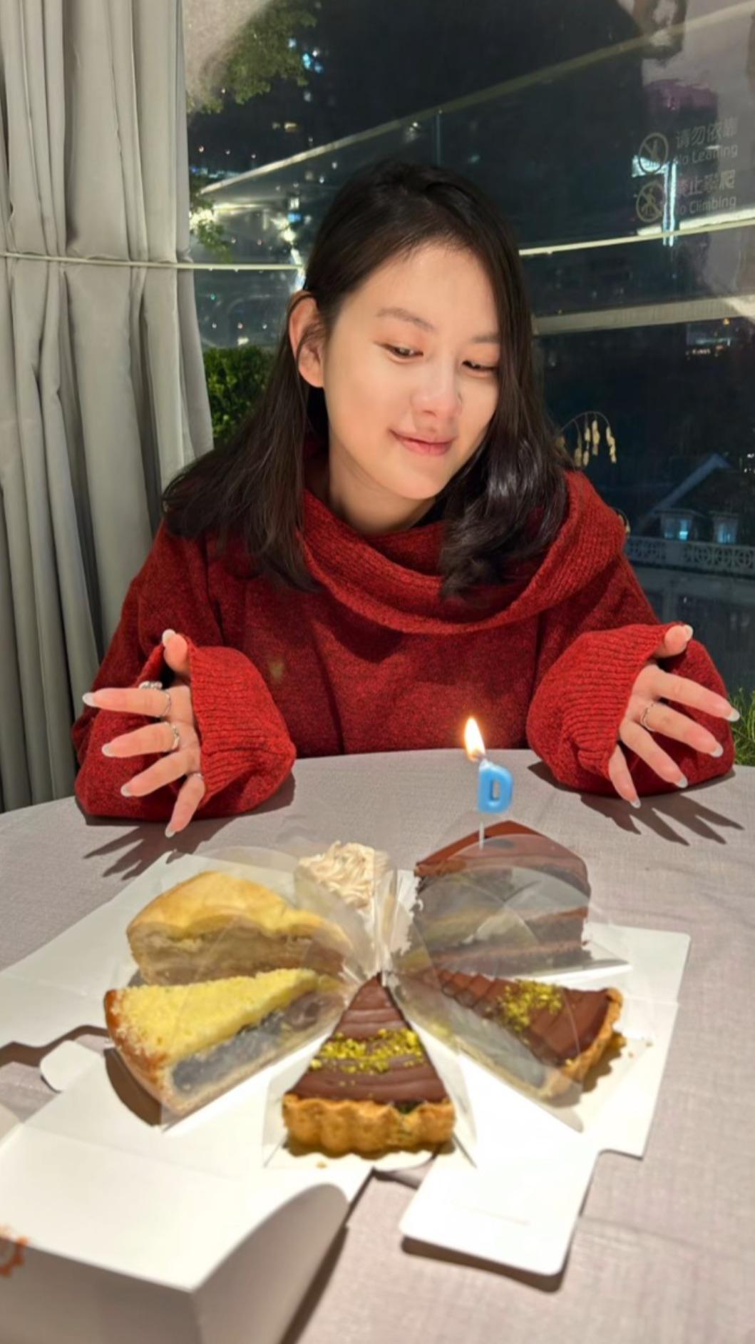 王詩安昨和親友一起慶祝35歲生日。(圖/翻攝自王詩安IG)
