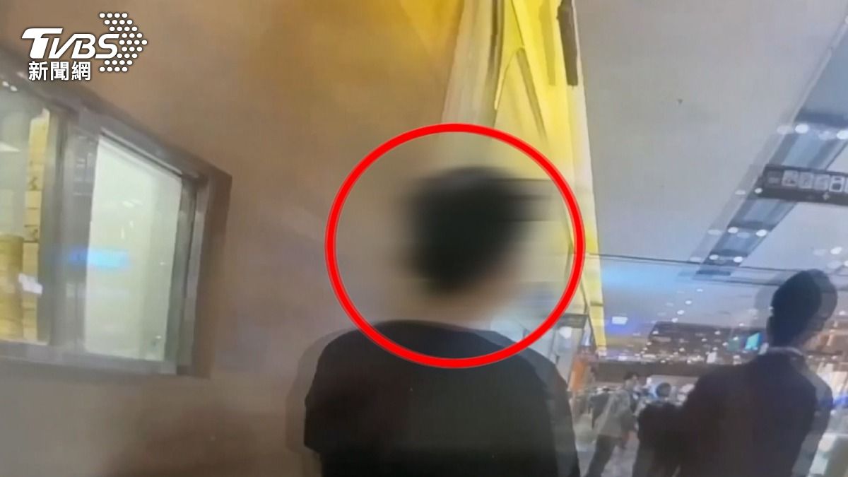 台南這名男子得知女友跟人約在速食店用餐，竟然直接報警找員警要幫他調監視器，只為了想看看女友到底跟誰吃飯，把員警當成徵信社（圖／TVBS）