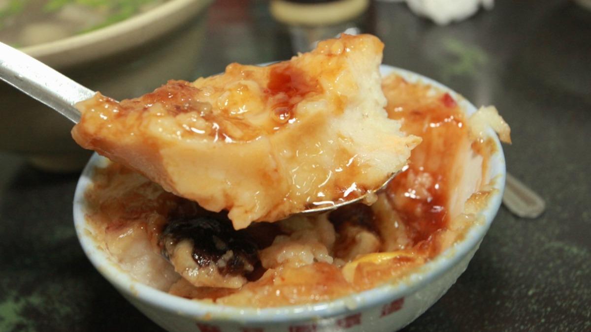 吃起來油蔥香氣四溢，糕體很軟Ｑ、口味鹹香，重點是裡面豬肉分量也很多。（圖／樂天小高の美食之旅提供）