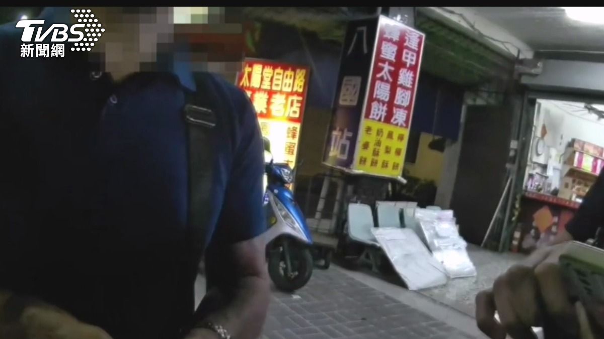 這名男子原本以為能夠出國賺錢,還有包吃包住的福利,卻成詐騙集團雇用的車手 。(圖/TVBS)