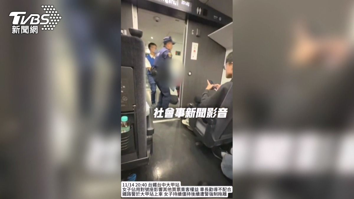 婦搭錯車占位不肯走　遭鐵路警拉怒喊「救命啊」整車延誤15分。(圖／翻攝社會事新聞影音)