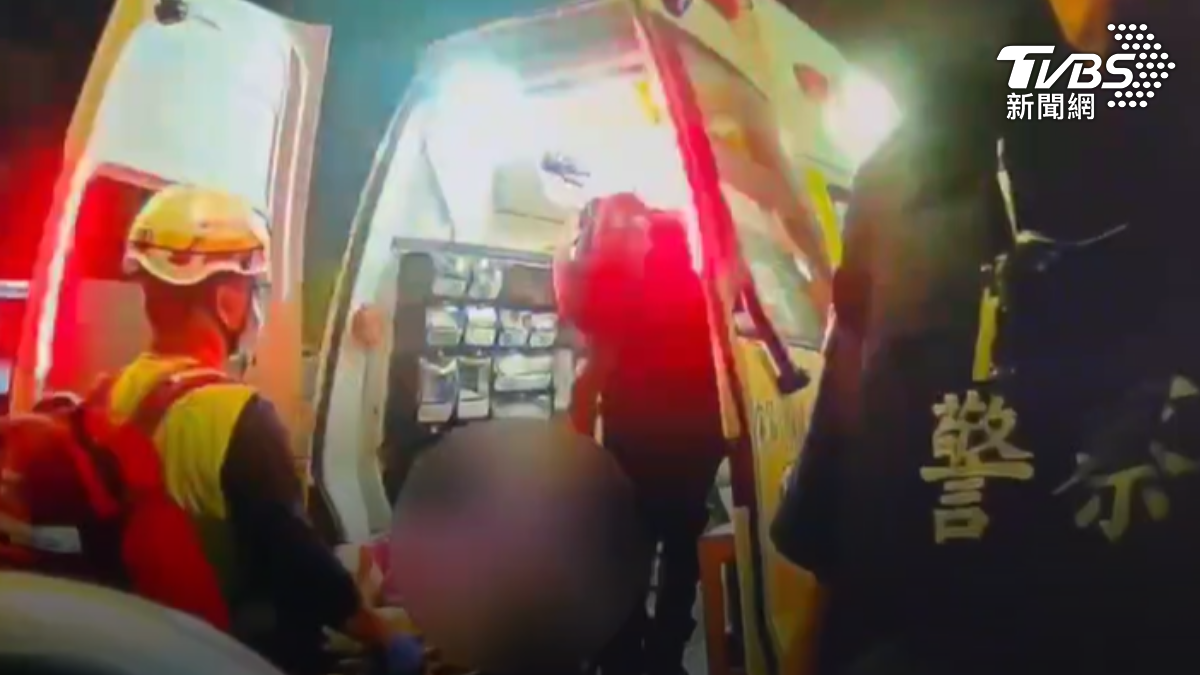 列車終點站拒離開，男踹傷台鐵站長臉部送醫。（圖／TVBS）
