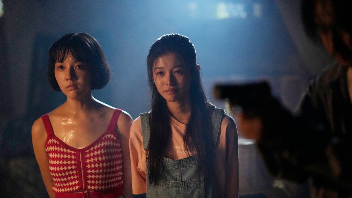 林思廷(左)落入真正綁匪手中,連小女兒詹子萱也遭殃。(圖/八大提供)