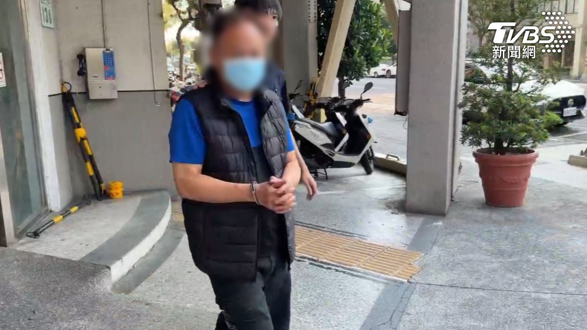 被逮捕的代駕根本不認識通緝犯,只是兼差跑代駕,接到舞廳派遣,沒想到載到通緝犯,衰捲刑案。(圖/TVBS)