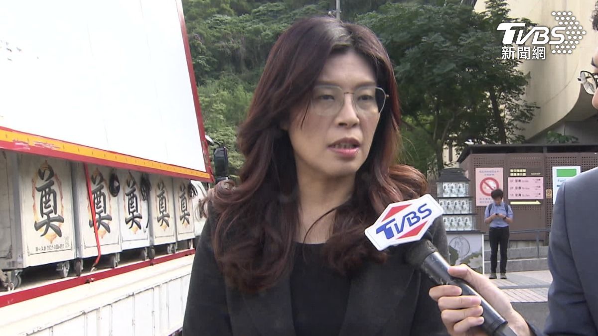 鄭麗文與黃國昌還有柯文哲三人首次同場。(圖/TVBS)