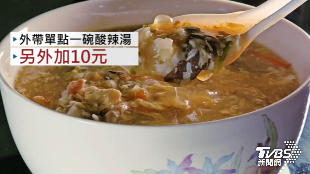 南機場業者水餃名店單點湯加10元。(圖/TVBS)