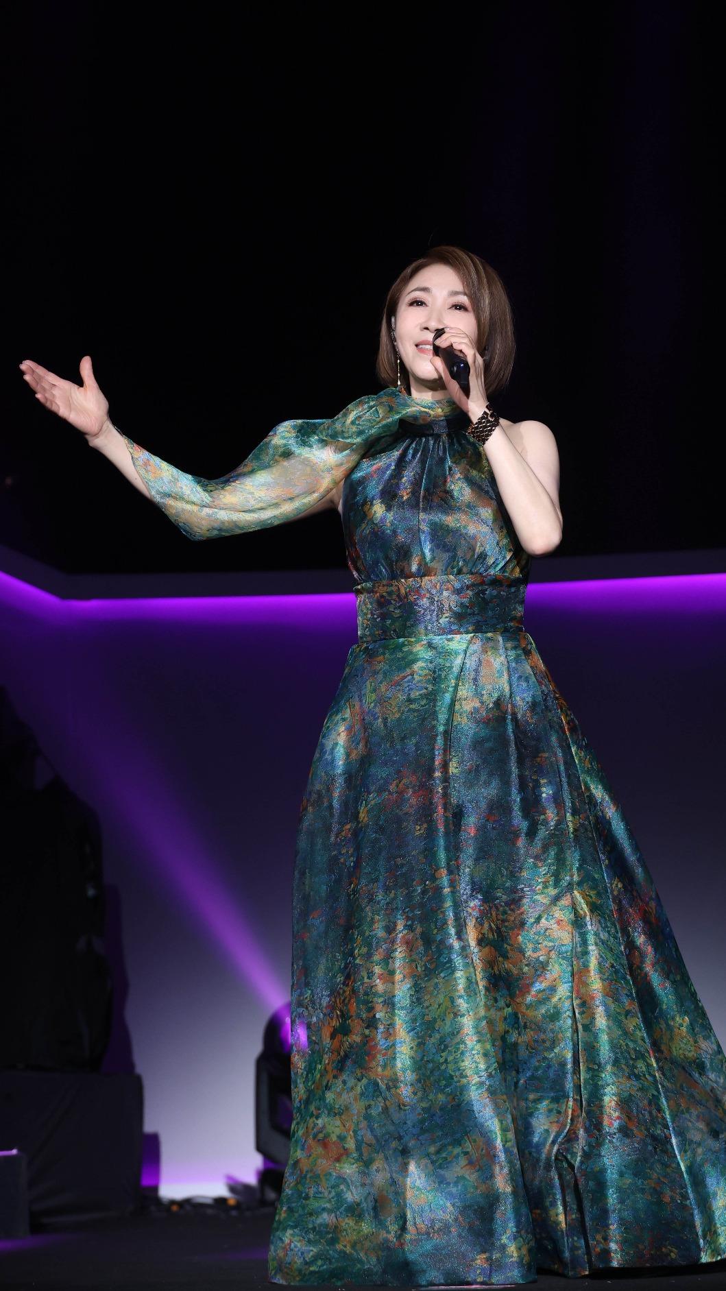 李翊君獻唱〈萍聚〉,讓全場跟著大合唱。(圖/寬宏藝術提供)